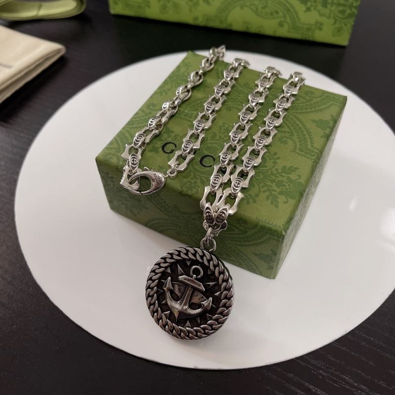 G*u*i necklaces